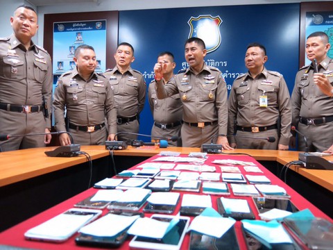 Hai người Việt sang tận Thái Lan hành nghề hai ngón - Ảnh 3. Hai người Việt sang tận Thái Lan hành nghề hai ngón - Ảnh 3.
