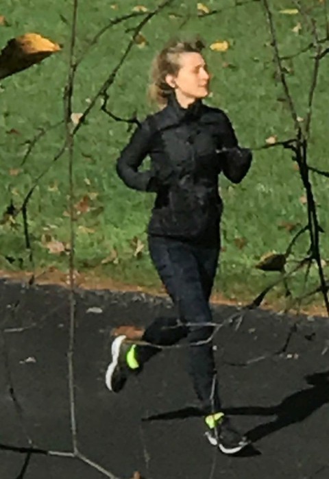 Allison Mack đã thành nô lệ tình dục trong giáo phái NXIVM ra sao? - Ảnh 9. Allison Mack đã thành nô lệ tình dục trong giáo phái NXIVM ra sao? - Ảnh 9.