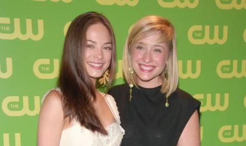 Allison Mack đã thành nô lệ tình dục trong giáo phái NXIVM ra sao? - Ảnh 2. Allison Mack đã thành nô lệ tình dục trong giáo phái NXIVM ra sao? - Ảnh 2.