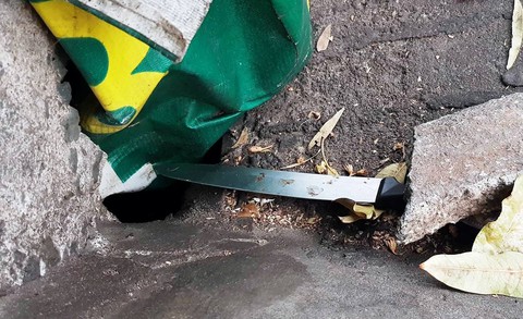 Rút dao giải quyết va quẹt xe, bị đối phương tước dao đâm chết - Ảnh 2. Rút dao giải quyết va quẹt xe, bị đối phương tước dao đâm chết - Ảnh 2.