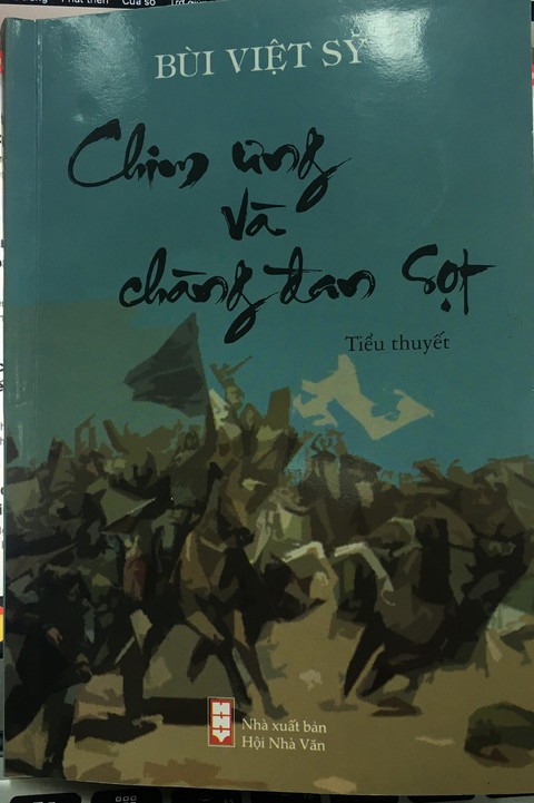 Chim ưng và chàng đan sọt có nhiều chi tiết sex thô tục - Ảnh 1. Chim ưng và chàng đan sọt có nhiều chi tiết sex thô tục - Ảnh 1.
