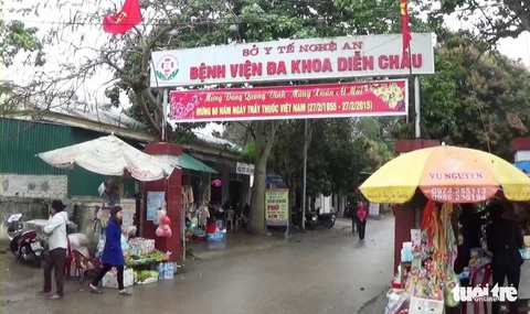 Người nhà bệnh nhân lao xe máy vào phòng cấp cứu - Ảnh 1. Người nhà bệnh nhân lao xe máy vào phòng cấp cứu - Ảnh 1.