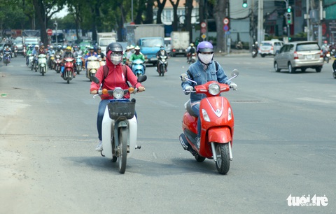 Lễ Giỗ Tổ, 30-4 chuẩn bị gì để đón thời tiết? - Ảnh 1. Lễ Giỗ Tổ, 30-4 chuẩn bị gì để đón thời tiết? - Ảnh 1.