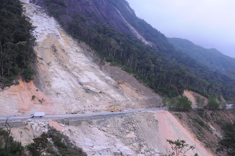 Gian nan sửa đèo nối Đà Lạt với Nha Trang - Ảnh 3. Gian nan sửa đèo nối Đà Lạt với Nha Trang - Ảnh 3.