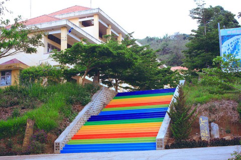 Nấc thang lên thiên đường từ buổi phạt của học sinh - Ảnh 2. Nấc thang lên thiên đường từ buổi phạt của học sinh - Ảnh 2.