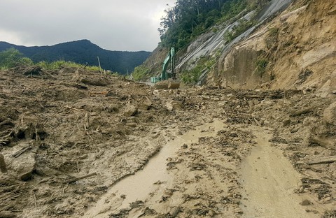 Gian nan sửa đèo nối Đà Lạt với Nha Trang - Ảnh 1. Gian nan sửa đèo nối Đà Lạt với Nha Trang - Ảnh 1.