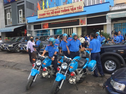 TP.HCM tổ chức ra quân xử lý “xe dù bến cóc” phục vụ lễ - Ảnh 1. TP.HCM tổ chức ra quân xử lý “xe dù bến cóc” phục vụ lễ - Ảnh 1.