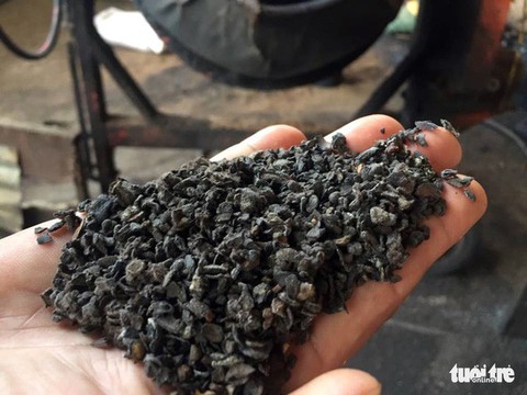 Nhuộm sỏi, phế phẩm cà phê bằng pin là để trộn vào tiêu? - Ảnh 1. Nhuộm sỏi, phế phẩm cà phê bằng pin là để trộn vào tiêu? - Ảnh 1.