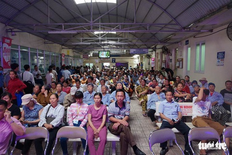 Cảm động bệnh nhân ung thư hát Búp măng non ở viện K - Ảnh 1. Cảm động bệnh nhân ung thư hát Búp măng non ở viện K - Ảnh 1.