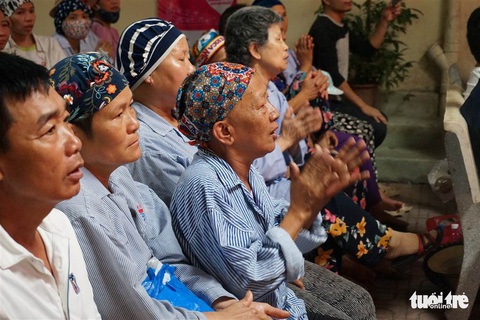 Cảm động bệnh nhân ung thư hát Búp măng non ở viện K - Ảnh 5. Cảm động bệnh nhân ung thư hát Búp măng non ở viện K - Ảnh 5.