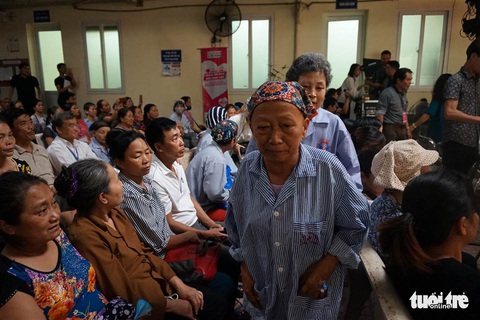 Cảm động bệnh nhân ung thư hát Búp măng non ở viện K - Ảnh 6. Cảm động bệnh nhân ung thư hát Búp măng non ở viện K - Ảnh 6.