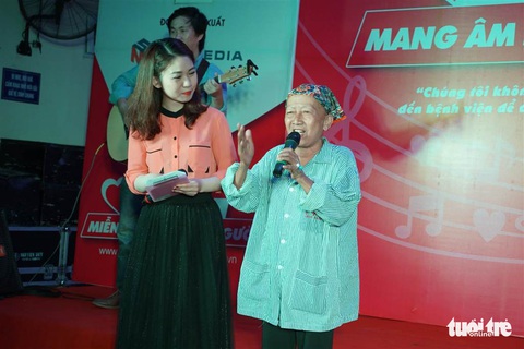 Cảm động bệnh nhân ung thư hát Búp măng non ở viện K - Ảnh 8. Cảm động bệnh nhân ung thư hát Búp măng non ở viện K - Ảnh 8.