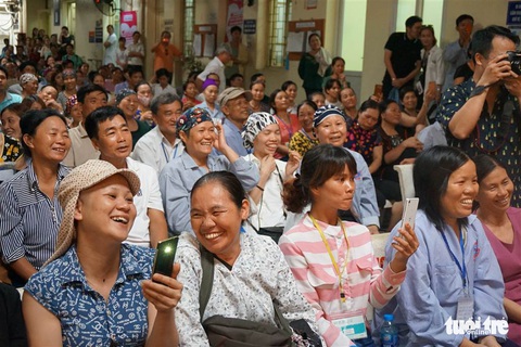 Cảm động bệnh nhân ung thư hát Búp măng non ở viện K - Ảnh 10. Cảm động bệnh nhân ung thư hát Búp măng non ở viện K - Ảnh 10.