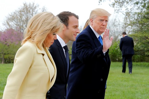 Ông Trump trải thảm đỏ đón Tổng thống Pháp - Ảnh 1. Ông Trump trải thảm đỏ đón Tổng thống Pháp - Ảnh 1.