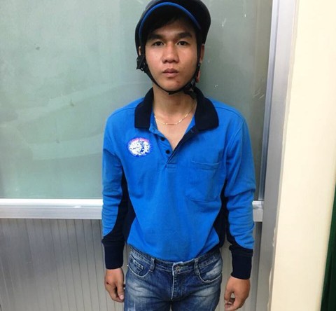 Bắt tên cướp kéo lê cô gái 50 mét trên đường phố Sài Gòn - Ảnh 2. Bắt tên cướp kéo lê cô gái 50 mét trên đường phố Sài Gòn - Ảnh 2.