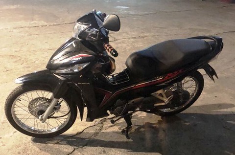 Bắt tên cướp kéo lê cô gái 50 mét trên đường phố Sài Gòn - Ảnh 3. Bắt tên cướp kéo lê cô gái 50 mét trên đường phố Sài Gòn - Ảnh 3.
