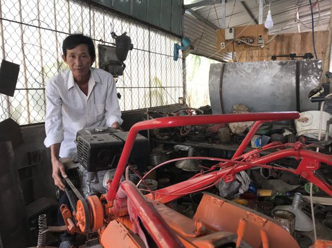 Thầy giáo thể dục kiêm vua sáng chế - Ảnh 1. Thầy giáo thể dục kiêm vua sáng chế - Ảnh 1.