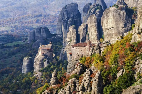 Độc đáo tu viện Meteora lơ lửng trên núi tại Hy Lạp - Ảnh 8. Độc đáo tu viện Meteora lơ lửng trên núi tại Hy Lạp - Ảnh 8.