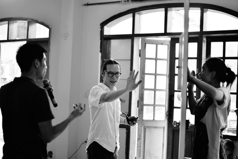 Trần Lực: nghệ thuật là chơi hết mình, tốn kém mới là chơi chứ! - Ảnh 4. Trần Lực: nghệ thuật là chơi hết mình, tốn kém mới là chơi chứ! - Ảnh 4.