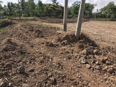 Băm nát bờ kênh thủy lợi lấy đất san lấp mặt bằng - Ảnh 4. Băm nát bờ kênh thủy lợi lấy đất san lấp mặt bằng - Ảnh 4.