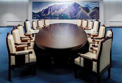 Ngày mai, ông Kim Jong Un đặt chân sang lãnh thổ Hàn Quốc - Ảnh 2. Ngày mai, ông Kim Jong Un đặt chân sang lãnh thổ Hàn Quốc - Ảnh 2.