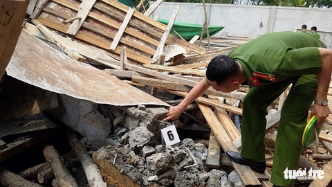 Sập giàn giáo xây dựng cây xăng, 7 người bị thương - Ảnh 2. Sập giàn giáo xây dựng cây xăng, 7 người bị thương - Ảnh 2.