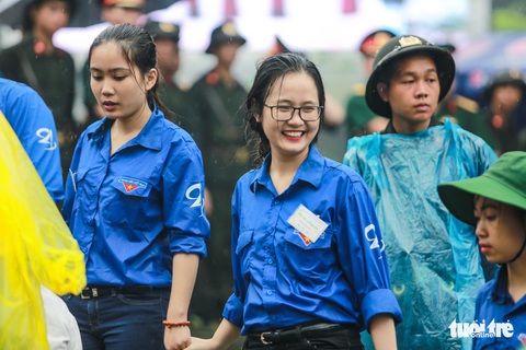 Thủ tướng cùng hàng vạn người dân dâng hương giỗ Tổ tại đền Hùng - Ảnh 14. Thủ tướng cùng hàng vạn người dân dâng hương giỗ Tổ tại đền Hùng - Ảnh 14.