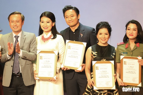 Choáng với Liên hoan kịch nói: 27 vở diễn, trao 112 huy chương - Ảnh 10. Choáng với Liên hoan kịch nói: 27 vở diễn, trao 112 huy chương - Ảnh 10.