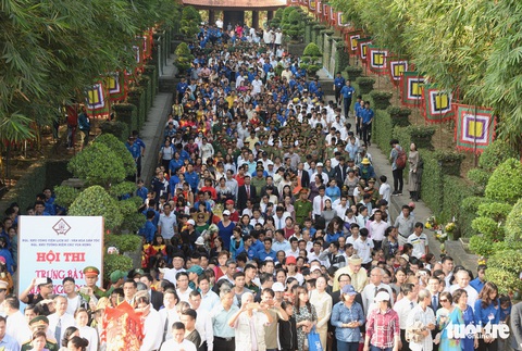 Hàng ngàn người dự giỗ Tổ Hùng Vương tại TP.HCM - Ảnh 2. Hàng ngàn người dự giỗ Tổ Hùng Vương tại TP.HCM - Ảnh 2.