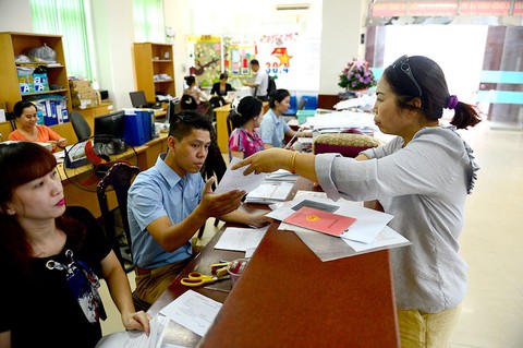 Tăng tuổi nghỉ hưu: Áp dụng trước ở khu vực hành chính - Ảnh 1. Tăng tuổi nghỉ hưu: Áp dụng trước ở khu vực hành chính - Ảnh 1.