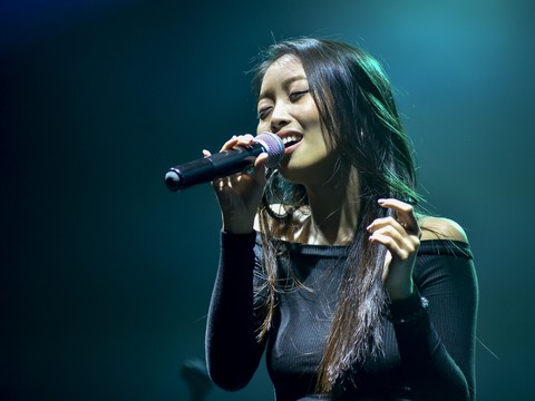 Tác giả hit Biết đâu đứng ngoài showbiz mà vui - Ảnh 1. Tác giả hit Biết đâu đứng ngoài showbiz mà vui - Ảnh 1.