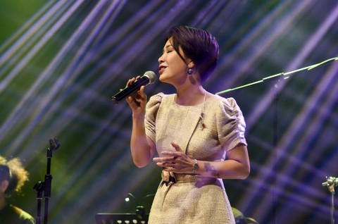 Tác giả hit Biết đâu đứng ngoài showbiz mà vui - Ảnh 9. Tác giả hit Biết đâu đứng ngoài showbiz mà vui - Ảnh 9.