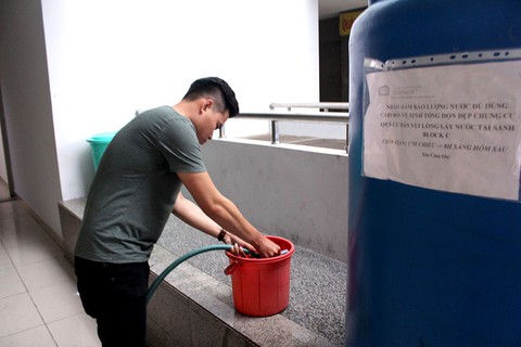 Cả tháng sau cháy, dân chung cư Carina vẫn cứ mong về nhà - Ảnh 3. Cả tháng sau cháy, dân chung cư Carina vẫn cứ mong về nhà - Ảnh 3.