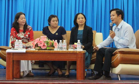 Hơn một nửa giáo viên hoang mang khi công tác ngành sư phạm - Ảnh 1. Hơn một nửa giáo viên hoang mang khi công tác ngành sư phạm - Ảnh 1.