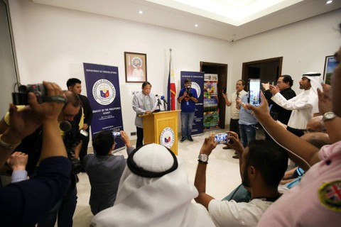 Philippines bảo vệ người lao động, chấp nhận căng thẳng với Kuwait - Ảnh 3. Philippines bảo vệ người lao động, chấp nhận căng thẳng với Kuwait - Ảnh 3.