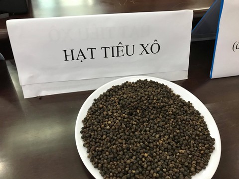 Hỗn hợp pin chỉ bán 3 tấn qua Bình Phước và bị thu giữ hết - Ảnh 9. Hỗn hợp pin chỉ bán 3 tấn qua Bình Phước và bị thu giữ hết - Ảnh 9.