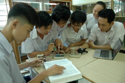 Cùng học trò đi xa hơn - Ảnh 1. Cùng học trò đi xa hơn - Ảnh 1.