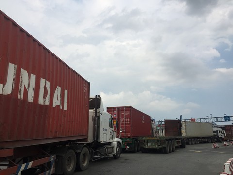 Doanh nghiệp đổ xô lấy hàng, cảng Cát Lái kẹt cứng - Ảnh 1. Doanh nghiệp đổ xô lấy hàng, cảng Cát Lái kẹt cứng - Ảnh 1.