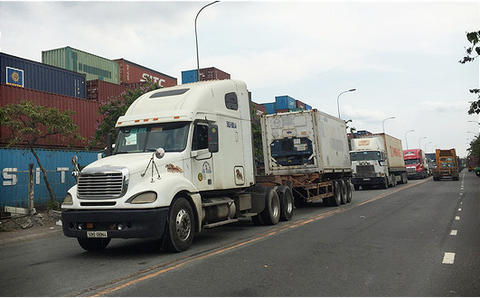 Doanh nghiệp đổ xô lấy hàng, cảng Cát Lái kẹt cứng - Ảnh 2. Doanh nghiệp đổ xô lấy hàng, cảng Cát Lái kẹt cứng - Ảnh 2.