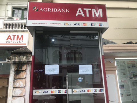 Để không bị hack thẻ ngân hàng khi rút tiền từ cây ATM - Ảnh 1. Để không bị hack thẻ ngân hàng khi rút tiền từ cây ATM - Ảnh 1.