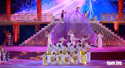 Festival Huế 2018 khai mạc: Năm châu hội tụ rộn ràng xứ Huế - Ảnh 3. Festival Huế 2018 khai mạc: Năm châu hội tụ rộn ràng xứ Huế - Ảnh 3.
