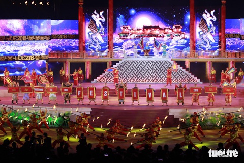 Festival Huế 2018 khai mạc: Năm châu hội tụ rộn ràng xứ Huế - Ảnh 4. Festival Huế 2018 khai mạc: Năm châu hội tụ rộn ràng xứ Huế - Ảnh 4.