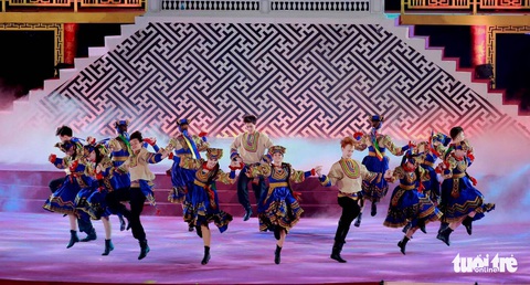 Festival Huế 2018 khai mạc: Năm châu hội tụ rộn ràng xứ Huế - Ảnh 5. Festival Huế 2018 khai mạc: Năm châu hội tụ rộn ràng xứ Huế - Ảnh 5.