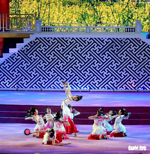 Festival Huế 2018 khai mạc: Năm châu hội tụ rộn ràng xứ Huế - Ảnh 7. Festival Huế 2018 khai mạc: Năm châu hội tụ rộn ràng xứ Huế - Ảnh 7.