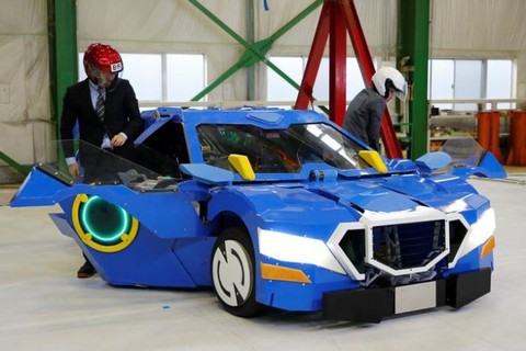 Robot biến thành xe hơi, viễn tưởng đã thành hiện thực - Ảnh 1. Robot biến thành xe hơi, viễn tưởng đã thành hiện thực - Ảnh 1.