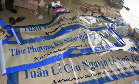 Kiểm tra cơ sở Hội thánh Đức Chúa Trời, thu nhiều nước màu, bột trắng - Ảnh 2. Kiểm tra cơ sở Hội thánh Đức Chúa Trời, thu nhiều nước màu, bột trắng - Ảnh 2.