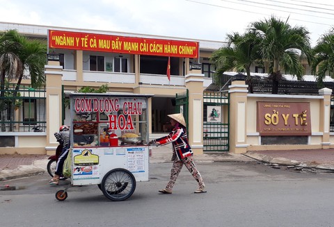Cảnh cáo giám đốc Sở Y tế Cà Mau - Ảnh 1. Cảnh cáo giám đốc Sở Y tế Cà Mau - Ảnh 1.
