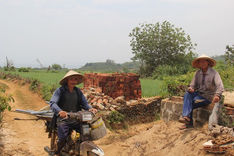 Dân Quảng Ngãi chất vấn dự án FLC mang lợi gì cho dân? - Ảnh 1. Dân Quảng Ngãi chất vấn dự án FLC mang lợi gì cho dân? - Ảnh 1.