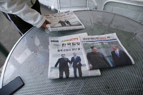 Báo đảng Triều Tiên ca ngợi sự táo bạo của ông Kim Jong Un - Ảnh 1. Báo đảng Triều Tiên ca ngợi sự táo bạo của ông Kim Jong Un - Ảnh 1.