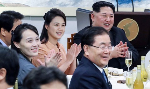 Ông Kim Jong Un dùng ngôn ngữ gì tại thượng đỉnh liên Triều? - Ảnh 2. Ông Kim Jong Un dùng ngôn ngữ gì tại thượng đỉnh liên Triều? - Ảnh 2.